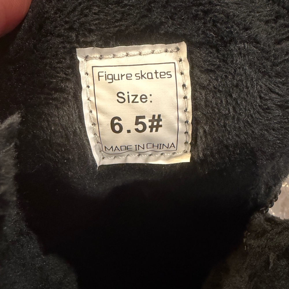 AhmyLion. Figure skates for beginners. (Size up 1 size) - Picture 3 of 11